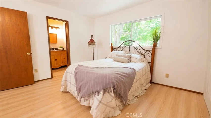 23013 Oak Lane, Crestline, California 92325