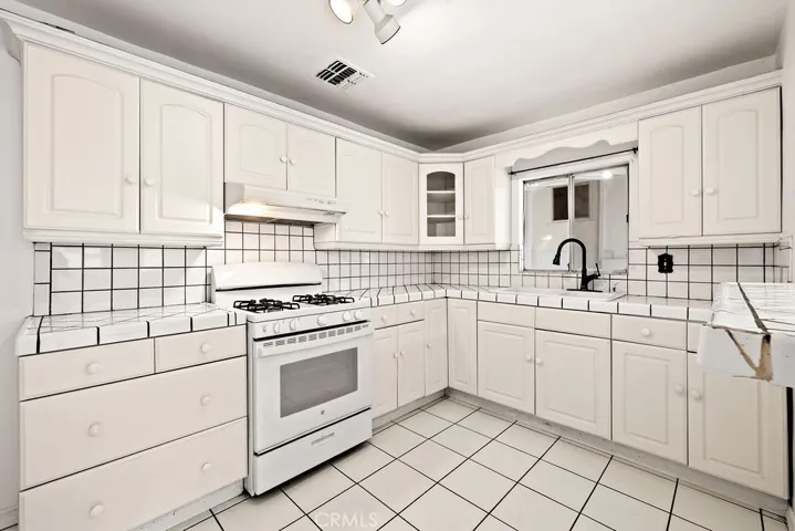2012 Barnett, Los Angeles, California 90032