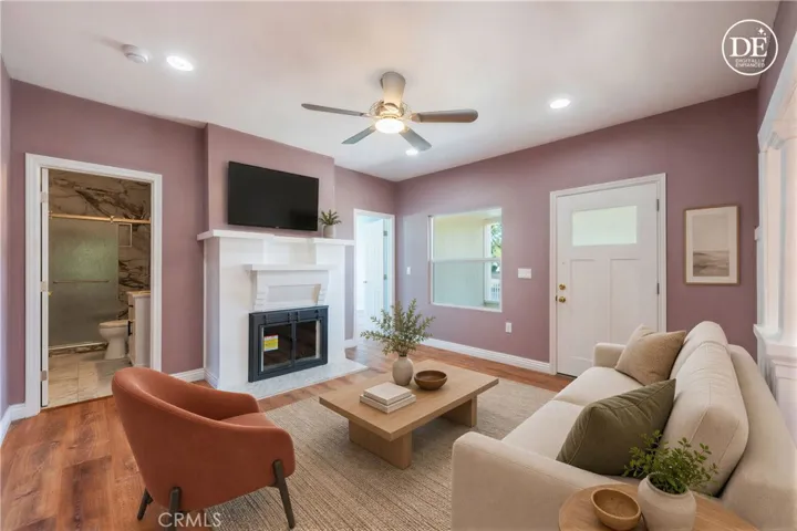 (living room virtually staged)