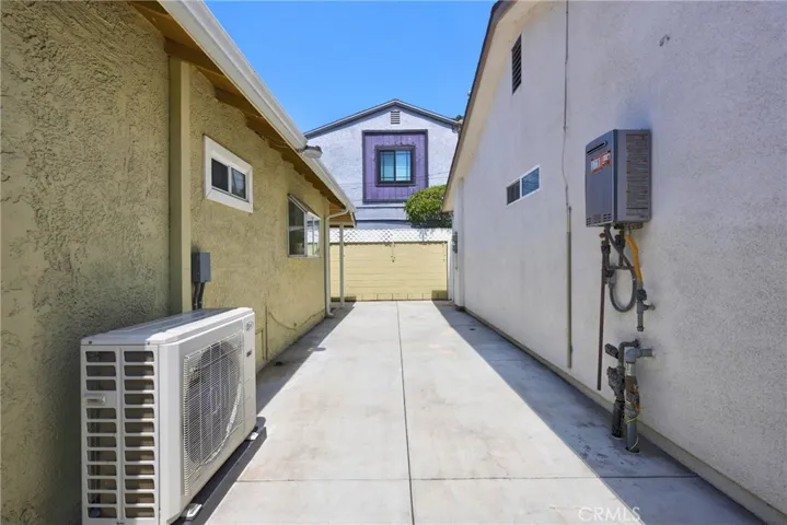 Front house private patio