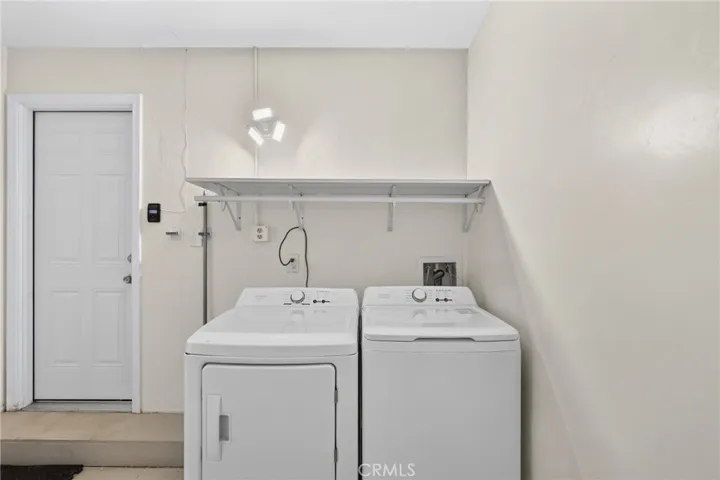 garage washer ans dryer hook ups