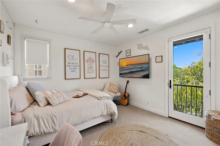 Bedroom w/juliette balcony