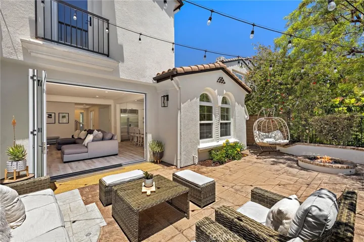backyard w/breakaway - bi-fold doors