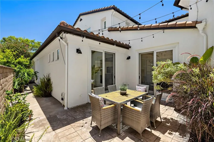 side yard w/room for seating