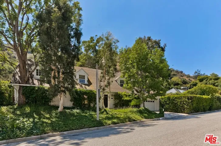 1041 Chantilly Road, Los Angeles, California 90077