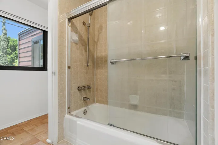 24_607-29