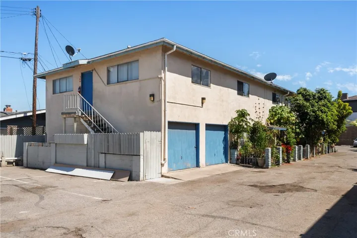 681 Victoria, Costa Mesa, California 92627