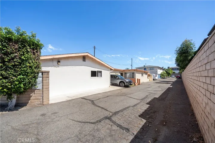 681 Victoria, Costa Mesa, California 92627