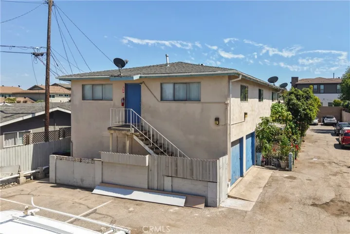 681 Victoria, Costa Mesa, California 92627