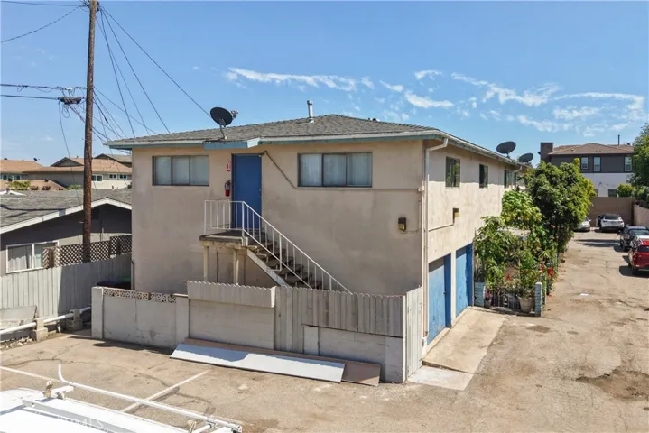 681 Victoria, Costa Mesa, California 92627