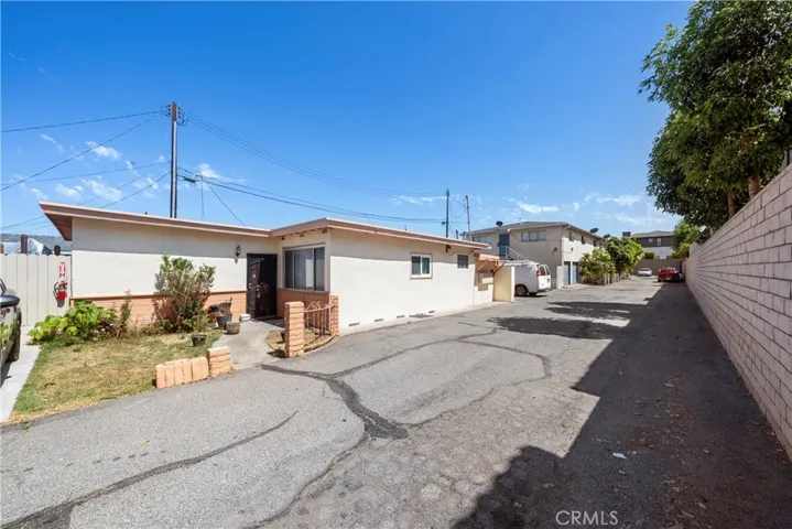 681 Victoria, Costa Mesa, California 92627