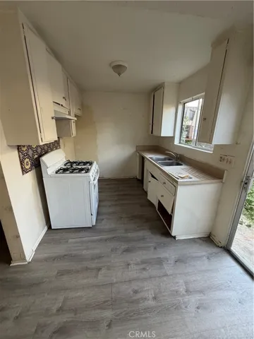 681 Victoria, Costa Mesa, California 92627