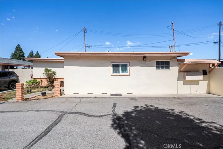 681 Victoria, Costa Mesa, California 92627