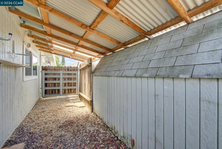 221 Eric Cir, Galt, California 95632
