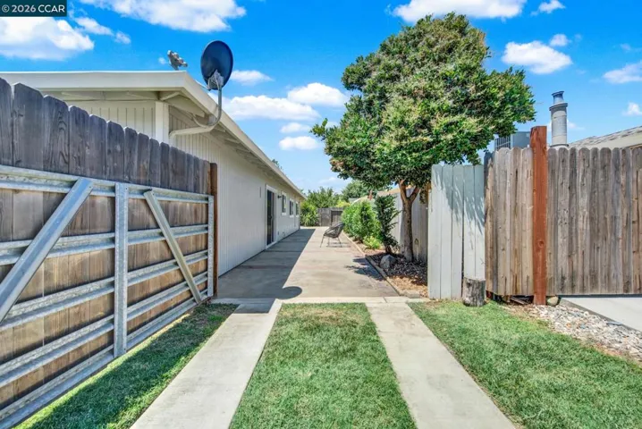 221 Eric Cir, Galt, California 95632