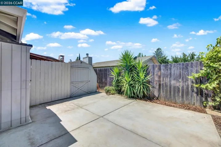 221 Eric Cir, Galt, California 95632
