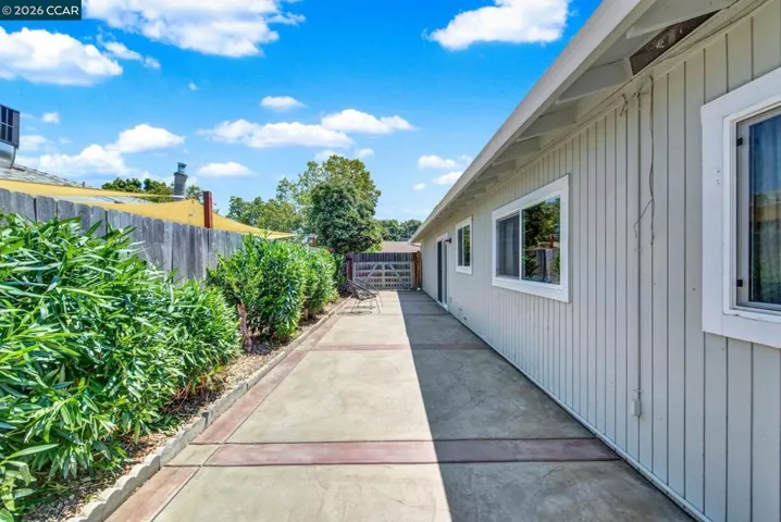 221 Eric Cir, Galt, California 95632
