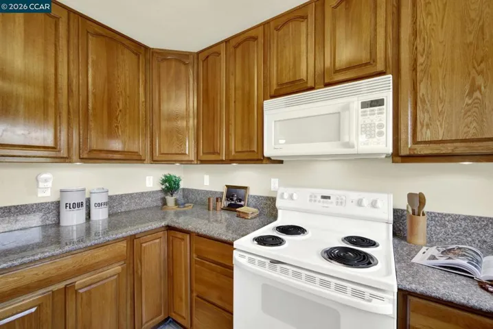 221 Eric Cir, Galt, California 95632