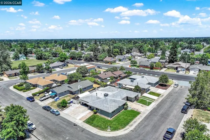 221 Eric Cir, Galt, California 95632