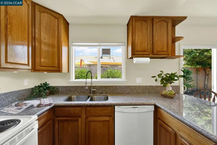 221 Eric Cir, Galt, California 95632