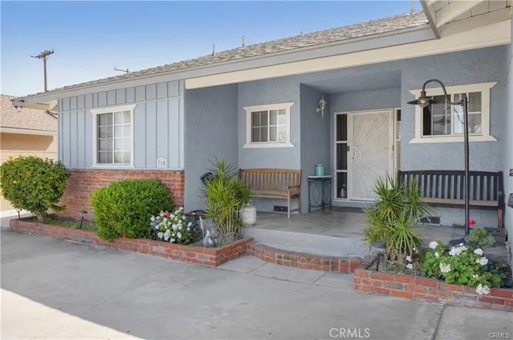 Charming Porch welcomes you!
