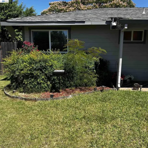 9901 Burline Street, Sacramento, California 95827