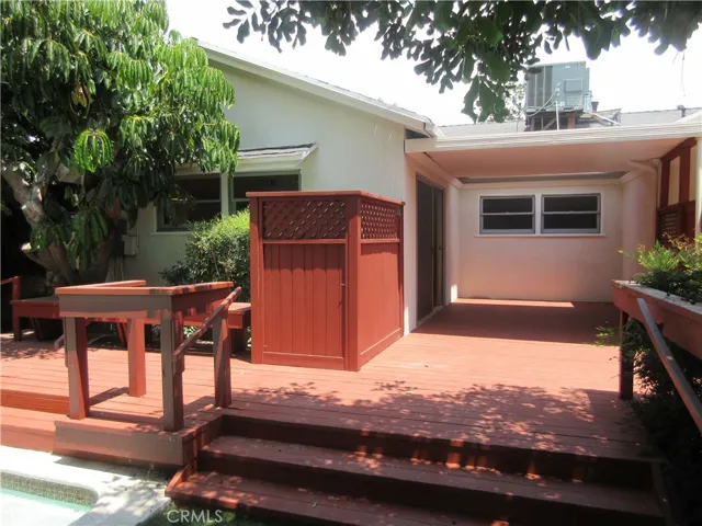 8813 Nestle, Northridge, California 91325