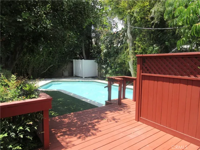 8813 Nestle, Northridge, California 91325