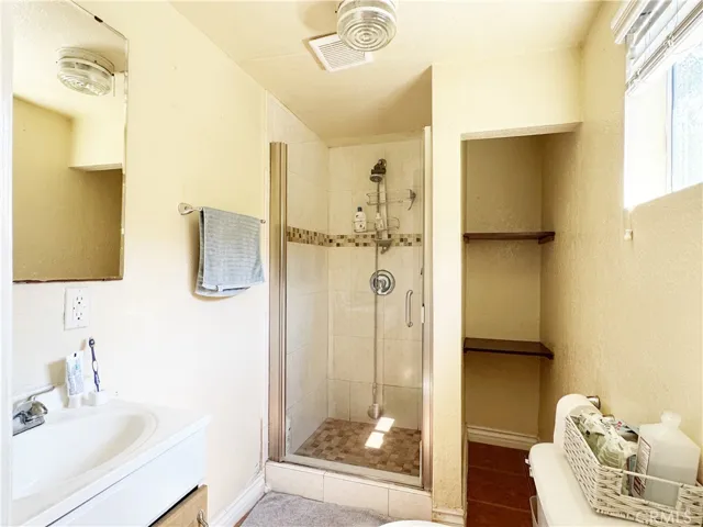Studio-bathroom