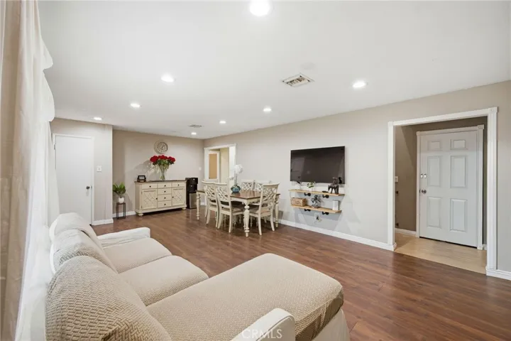 1306 E 14th Street, Santa Ana, California 92701