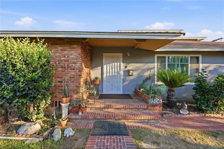 1306 E 14th Street, Santa Ana, California 92701