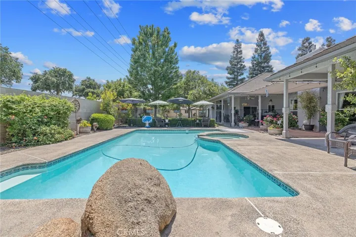 2833 E Laura Court, Visalia, California 93292