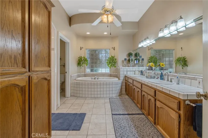 2833 E Laura Court, Visalia, California 93292