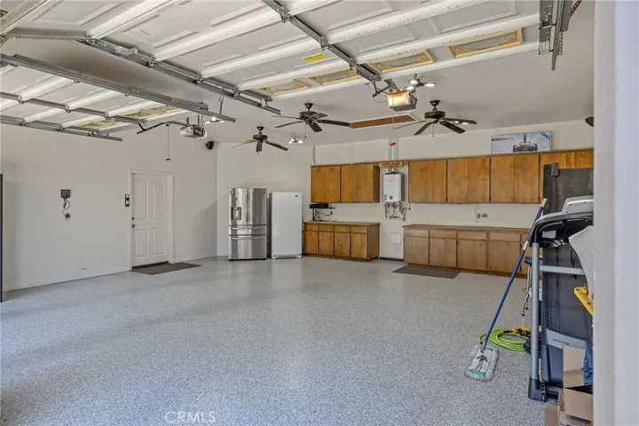 2833 E Laura Court, Visalia, California 93292