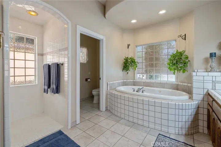 2833 E Laura Court, Visalia, California 93292