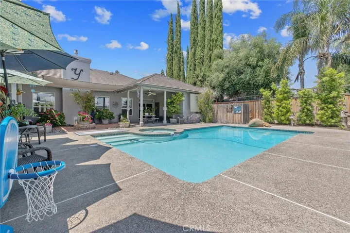 2833 E Laura Court, Visalia, California 93292