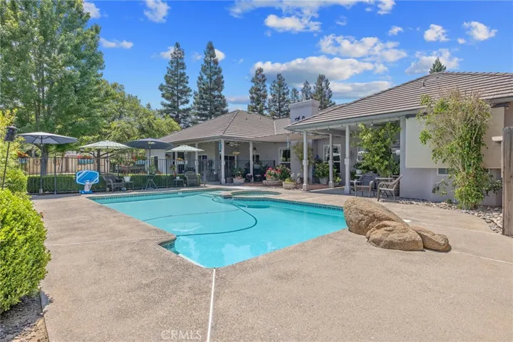 2833 E Laura Court, Visalia, California 93292