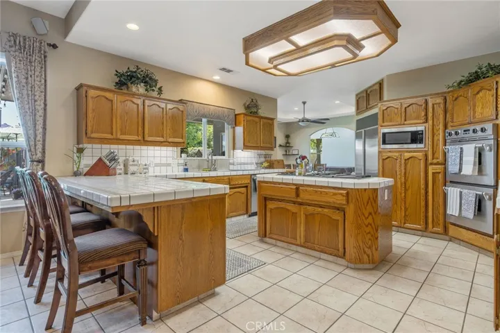 2833 E Laura Court, Visalia, California 93292