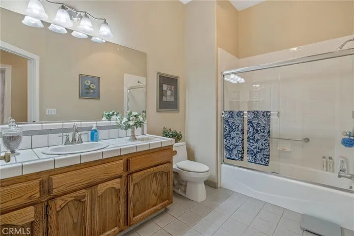 2833 E Laura Court, Visalia, California 93292
