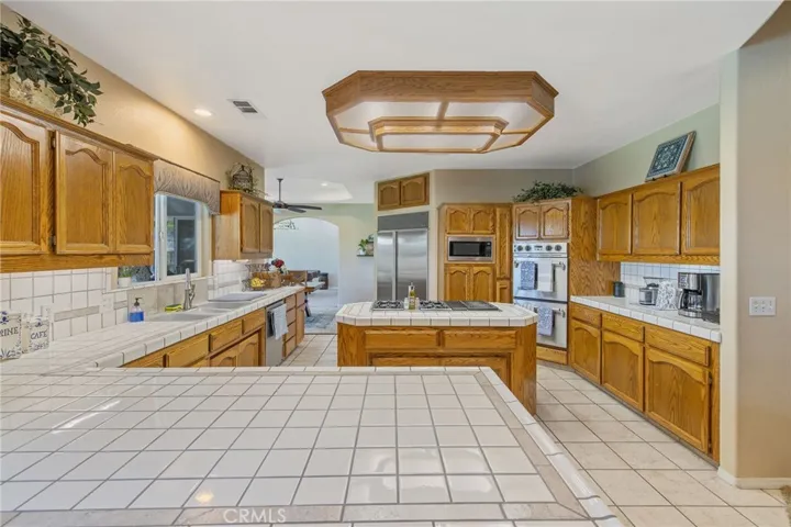 2833 E Laura Court, Visalia, California 93292