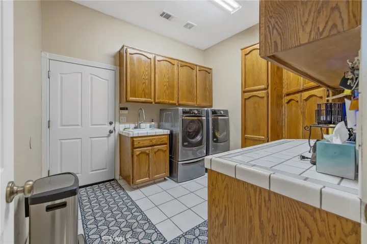 2833 E Laura Court, Visalia, California 93292