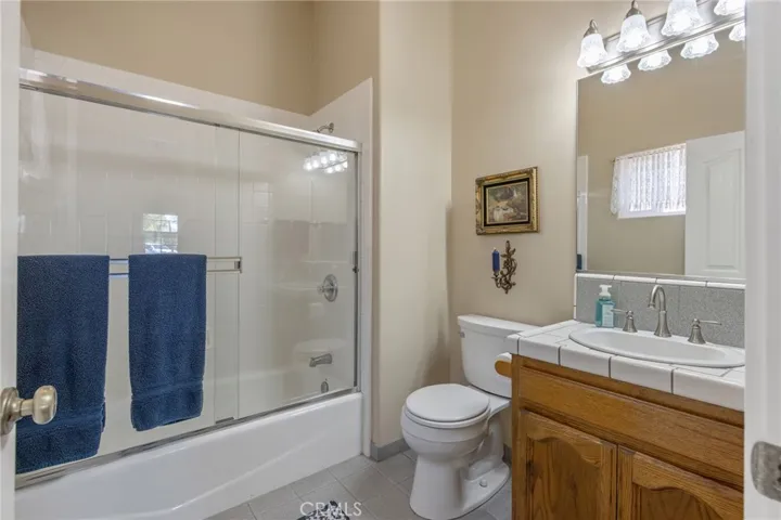 2833 E Laura Court, Visalia, California 93292