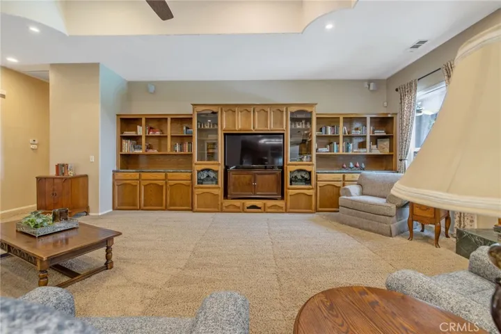2833 E Laura Court, Visalia, California 93292