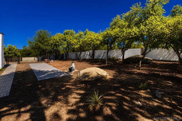 SIDE YARD