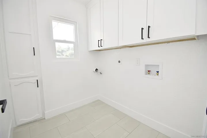 UPSTAIRS LAUNDRY ROOM
