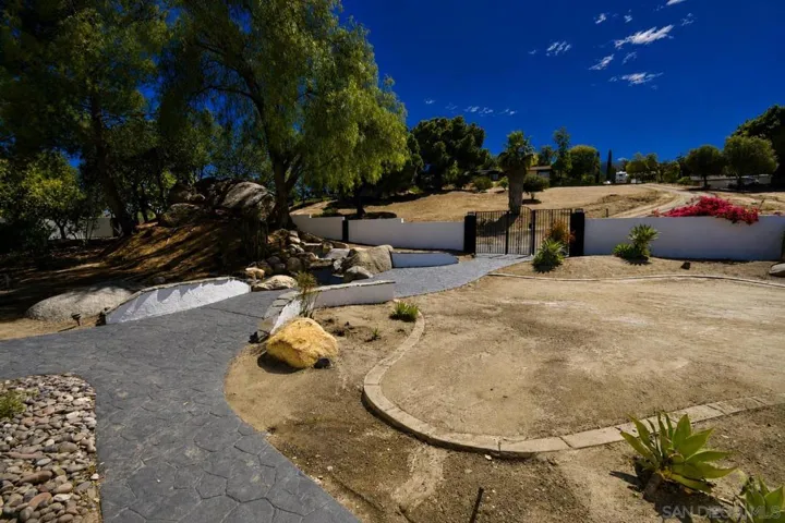 614 Sneath Way, Alpine, California 91901