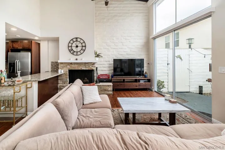 2544 Navarra Dr 4, Carlsbad, California 92009