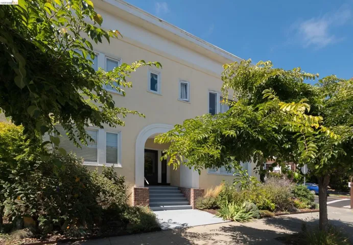 Stucco exterior with an arched entryway,  only 6 steps up, elegant entry foyer