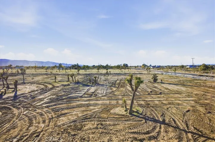 12076 Lager Road, Phelan, California 92371