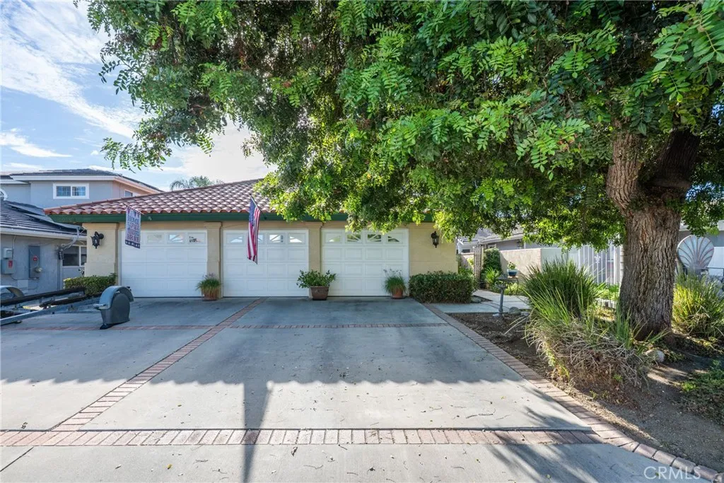 3 Car Garage